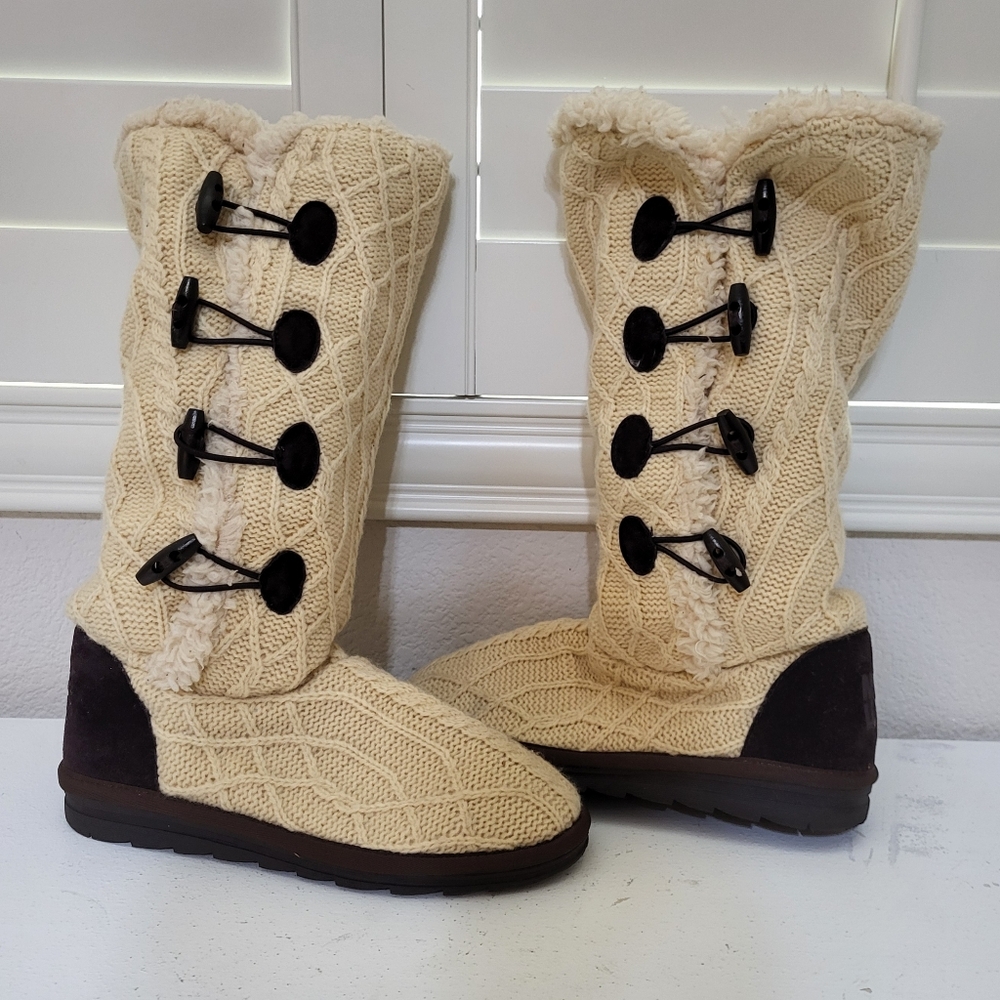 Cream and Black Winter Boots with Textured Knit and Toggle Closures Plush 9